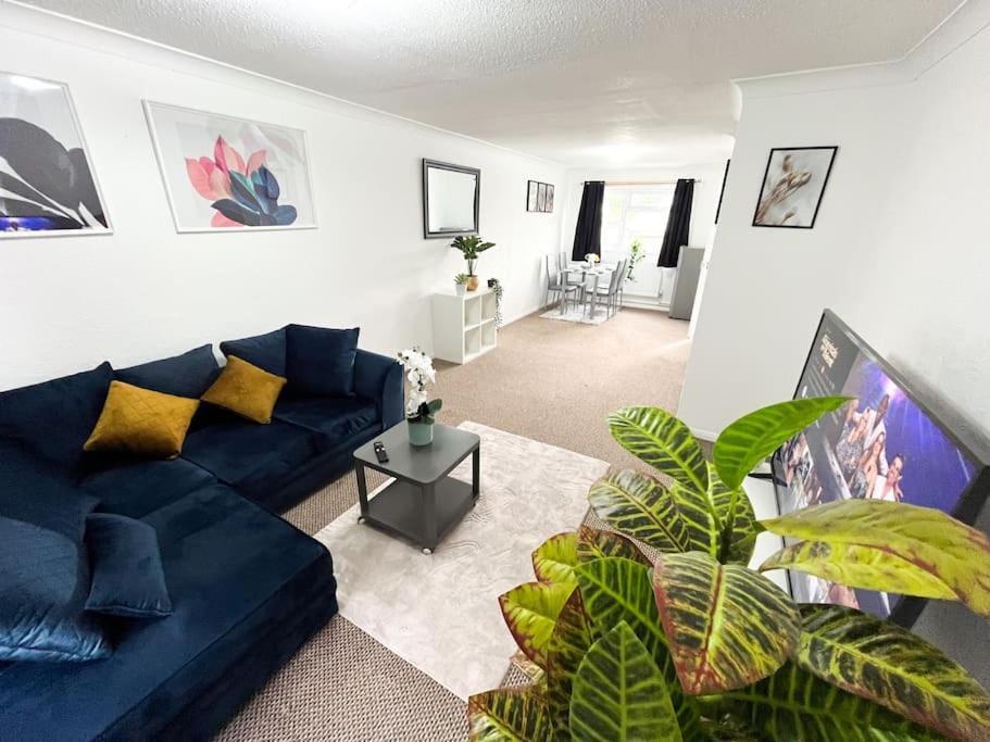 3 Bedroom House With Free Parking Chatham  Exterior foto